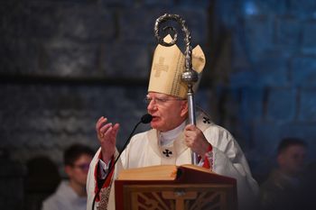 "Luksusowa jesień życia". Kosztowna emerytura Jędraszewskiego