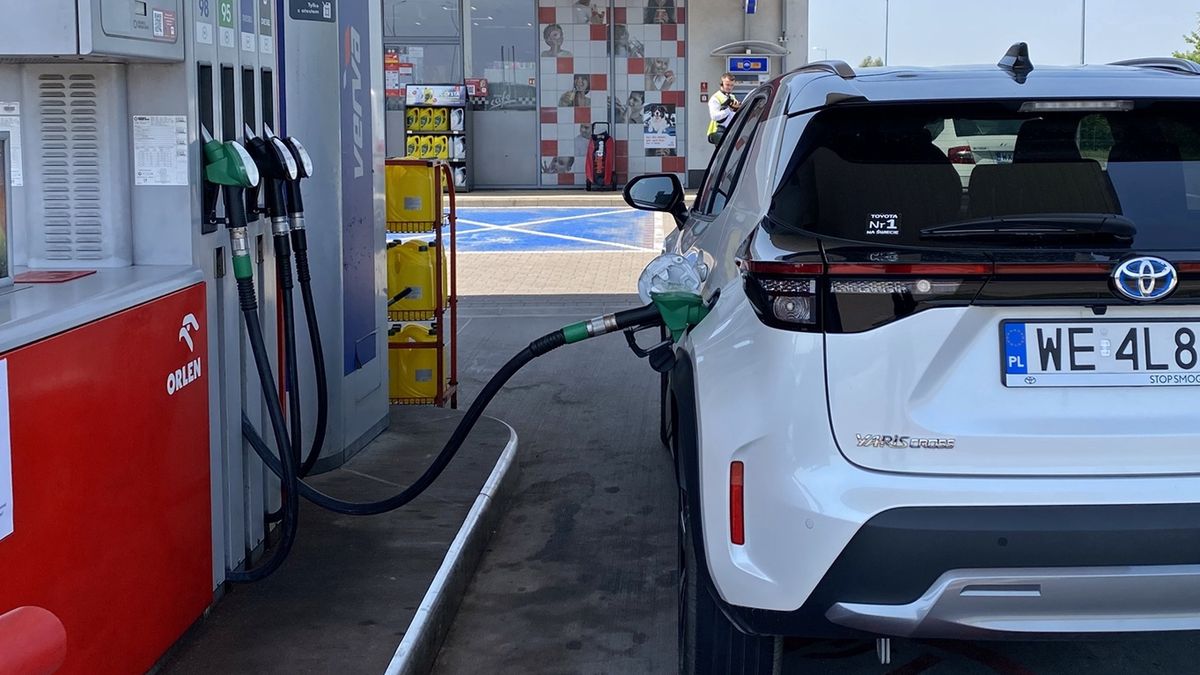 Na stacjach Orlenu na A2 jest najtańsze paliwo, ale za to najdłuższe kolejki, bo wiele osób kupuje inne produkty i bilety e-TOLL
