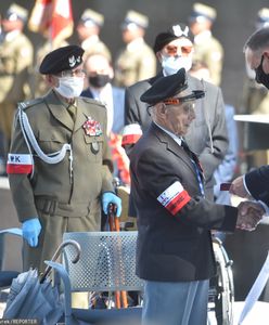 Warszawa. Spotkanie Andrzeja Dudy i Rafała Trzaskowskiego z powstańcami