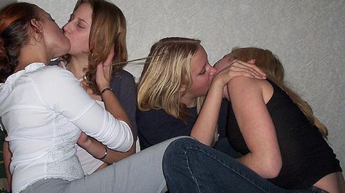 Ruszyły grupowe randki online. Piszesz się na to? 1