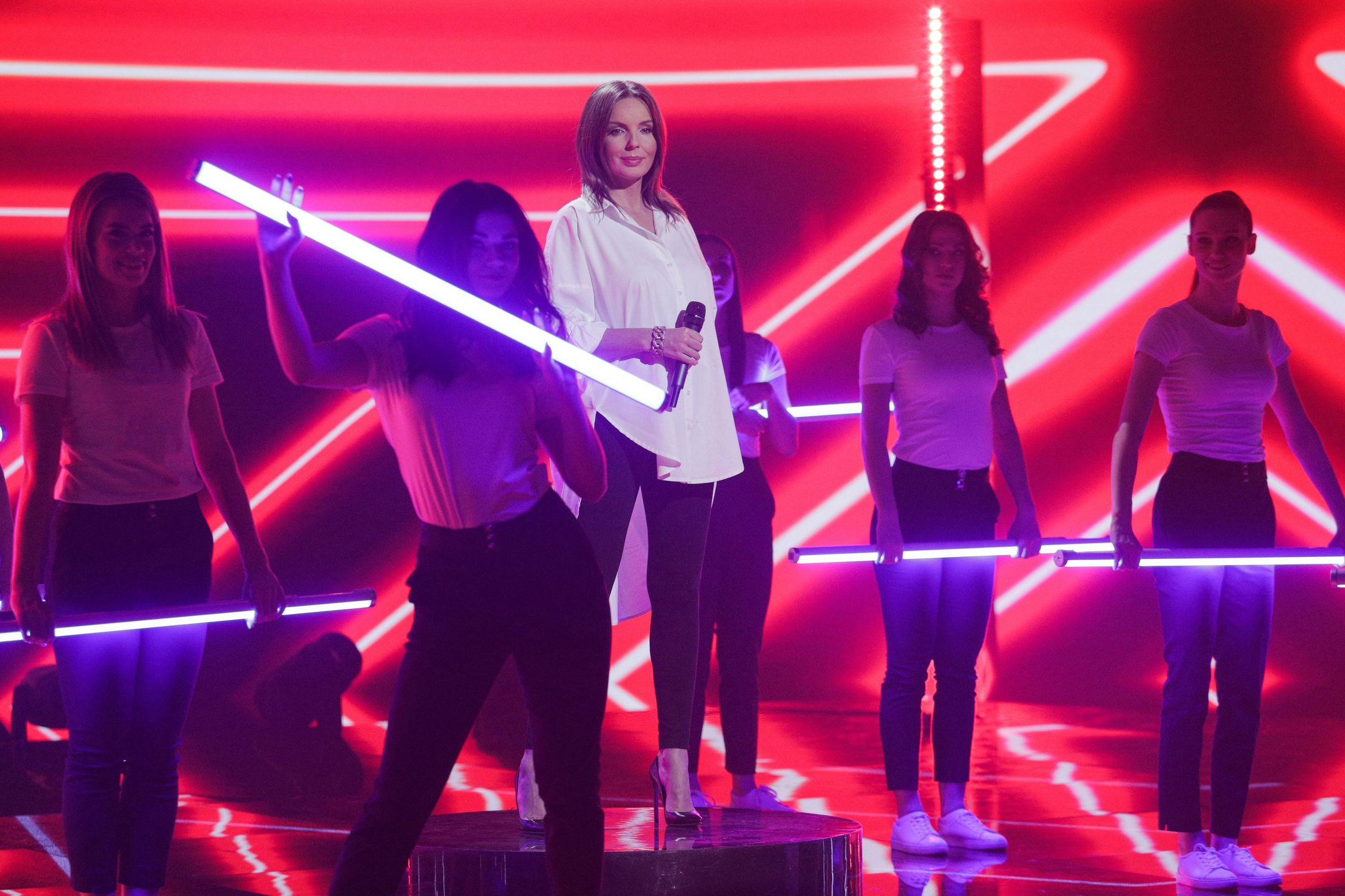Ciężarna Agnieszka Włodarczyk na planie "Jaka to melodia"