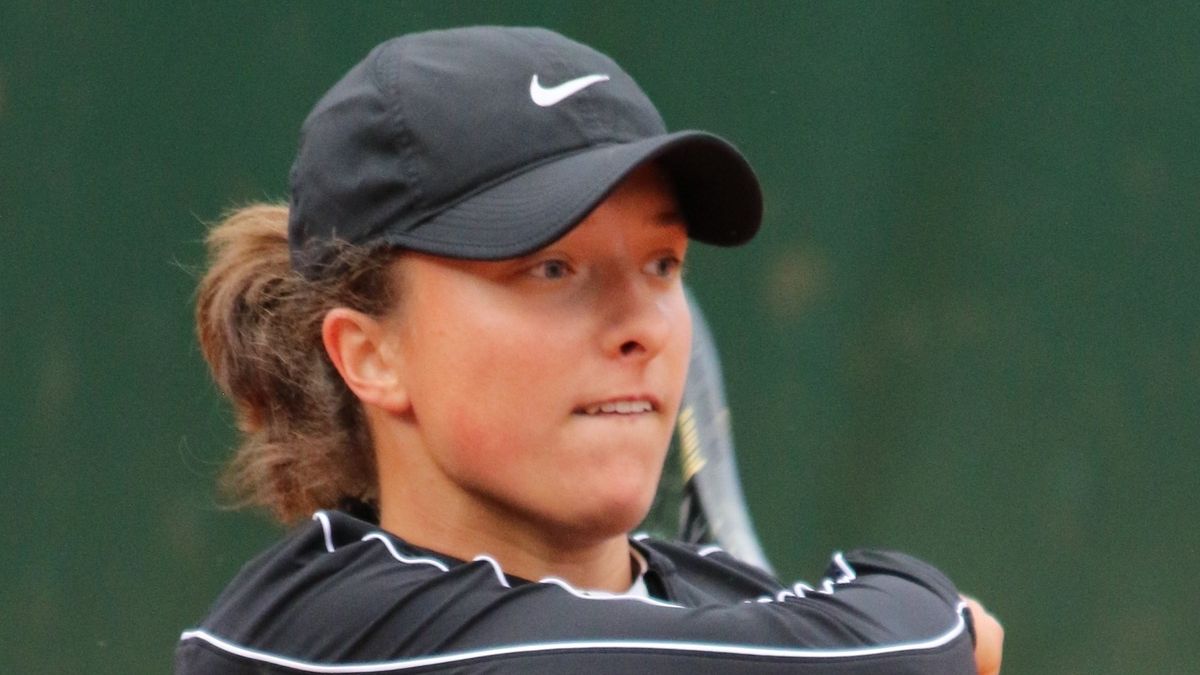 Iga Świątek w czasie treningu na kortach Rolanda Garrosa