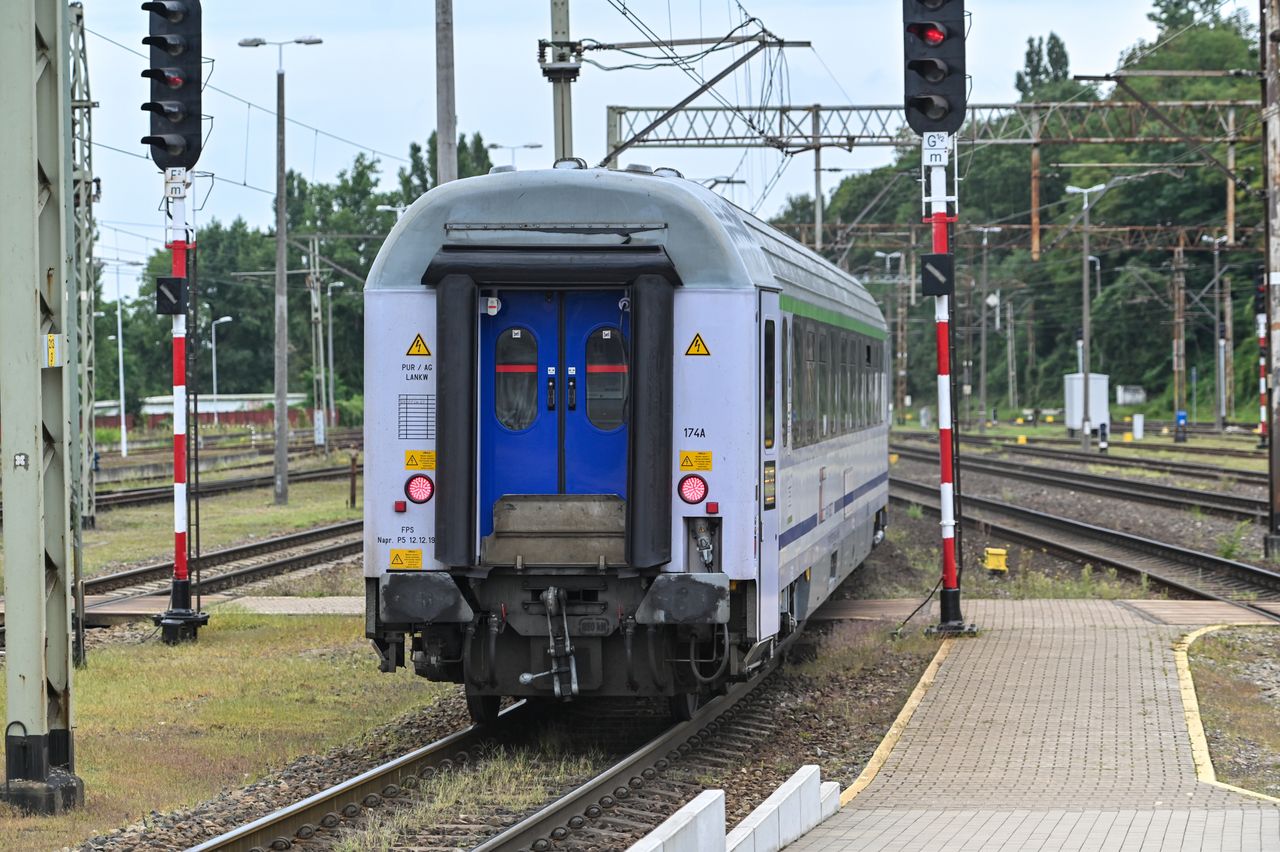 Groźny wypadek pociągu. Ewakuacja 220 pasażerów, zastępy strażaków