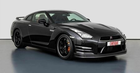 Nissan GT-R Sebastiana Vettela trafił na aukcję. W przebieg aż trudno uwierzyć