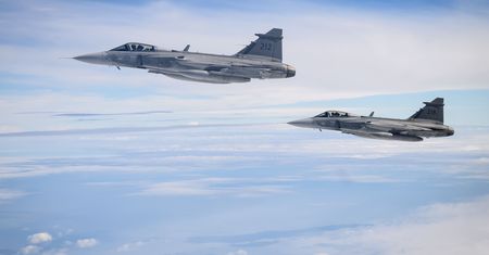 Szwecja wysyła Gripeny i okręty. Będą bronić Finlandii