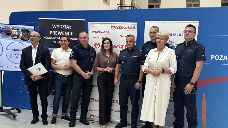 Podczas spotkania w Kamienicy Deskurów o akcjach profilaktycznych mówiła wiceprezydent Radomia Marta Michalska - Wilk (w środku) oraz przedstawiciele różnych instytucji.
