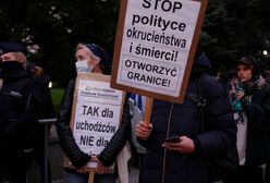 Protest przed Sejmem. "Nie dla stanu wyjątkowego. Przyjąć uchodźców"