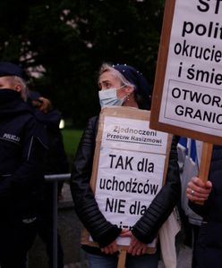 Protest przed Sejmem. "Nie dla stanu wyjątkowego. Przyjąć uchodźców"