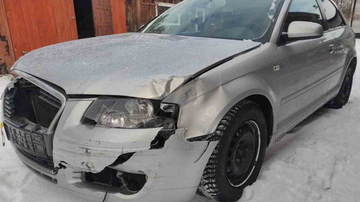 rozbity samochód audi