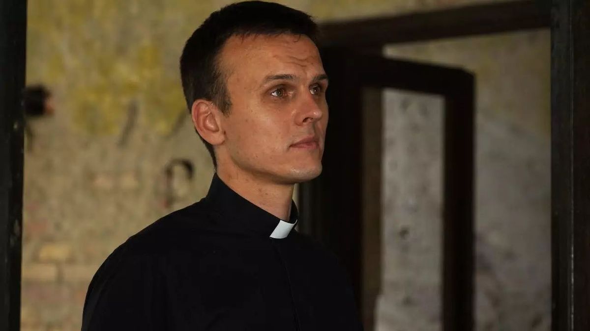 Ksiądz z Osiedla przekonuje młodych, ze żarty z Jana Pawła II wcale nie są śmieszne