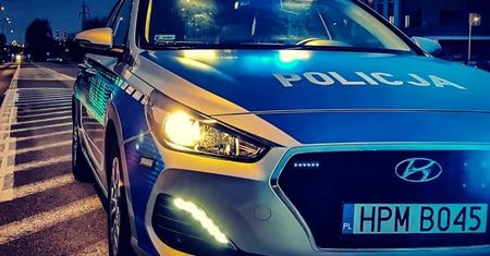 Ełk: Jechał od krawężnika do krawężnika. Młodzi ludzie zatrzymali pijanego kierowcę