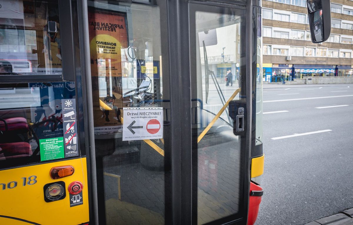 Autobus ciągnął ją po jezdni. Kara to 1240 złotych oraz 50 groszy