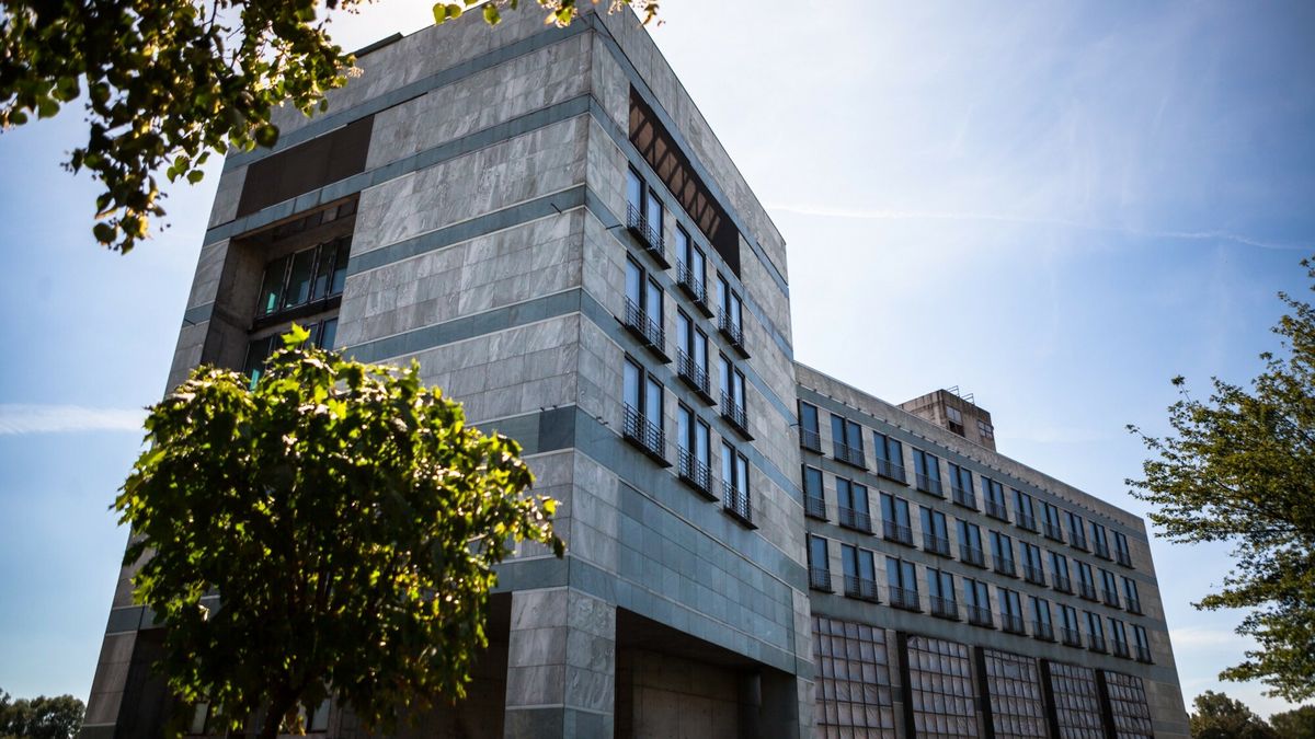 Tak prezentuje się "gazowy pałac", czyli niedoszła siedziba EuroPolGazu przy ul. Literackiej na warszawskich Bielanach.