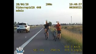 Dwaj chłopcy jechali rowerami drogą ekspresową. Policję zaalarmowali kierowcy