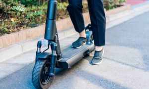 Wypadek 14-latki na hulajnodze elektrycznej. Jechała bez kasku