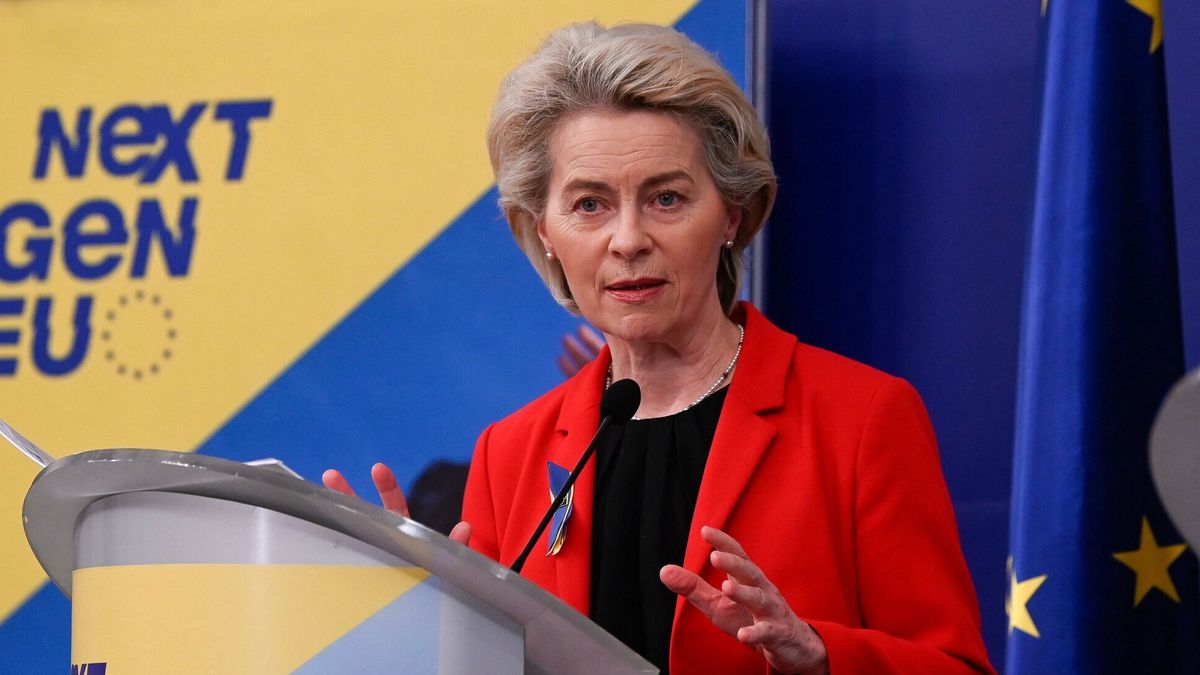 TemporaryEuropean Commission President Ursula von der Leyen holds a joint news conference with the Bulgarian Prime Minister during a joint news conference in Sofia on April 7, 2022. (Photo by Nikolay DOYCHINOV / AFP)NIKOLAY DOYCHINOV