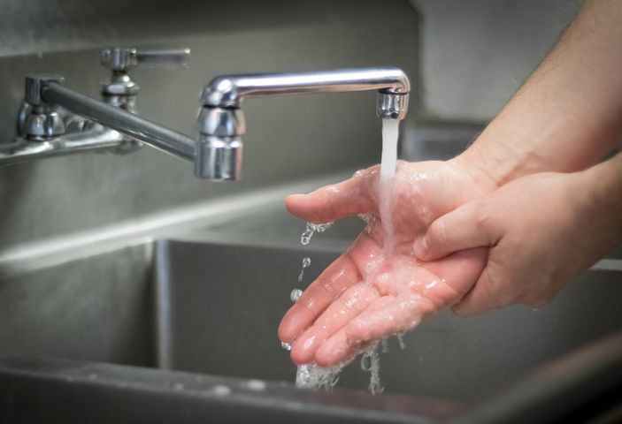 Mycie rąk zapewnia ochronę przed koronawirusem