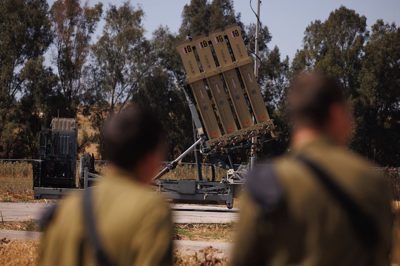 In the early hours in Iran, there were reports of explosions. According to unofficial information, a military base near the city of Isfahan was hit. Air defence was activated (illustrative picture).