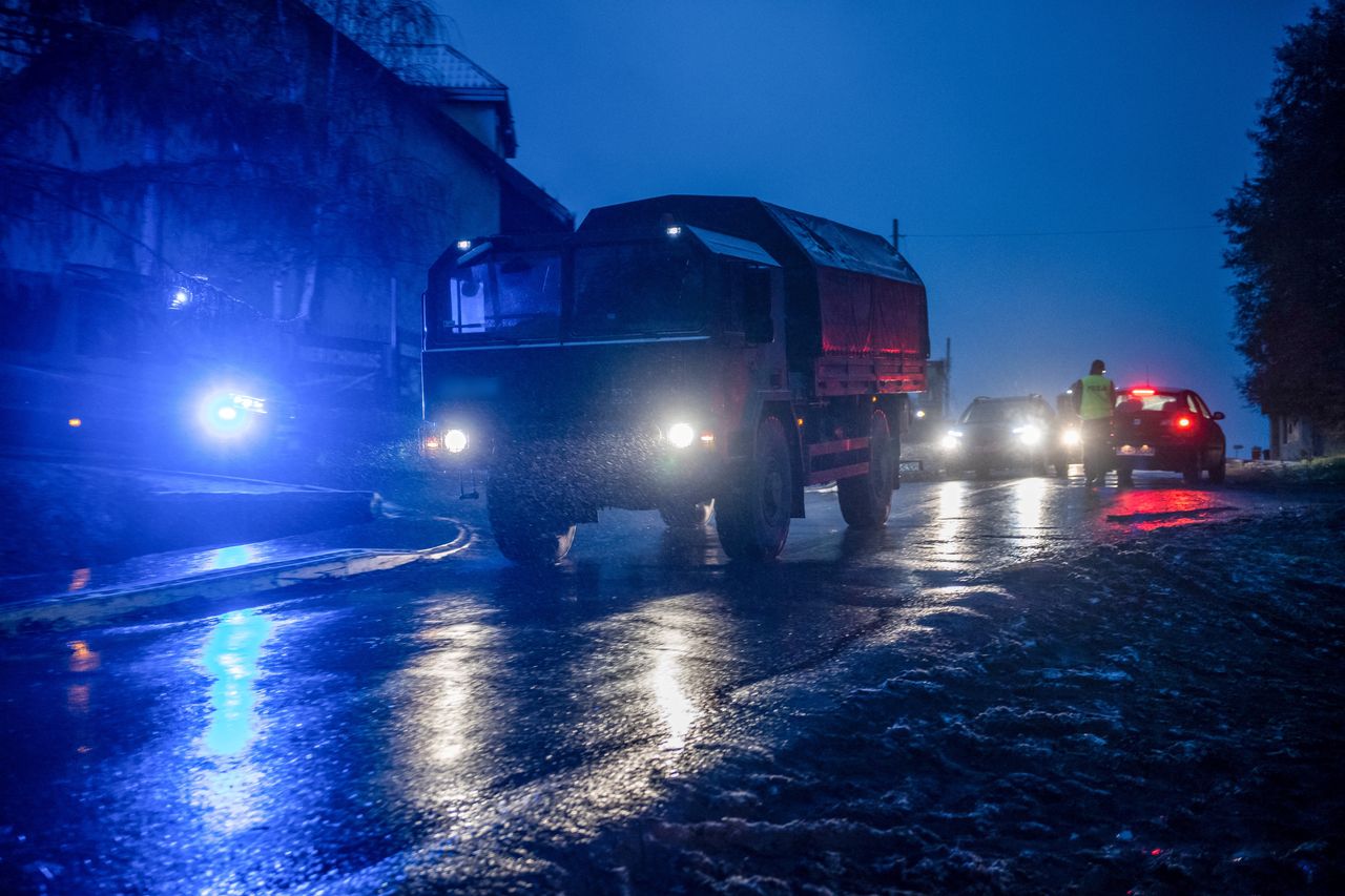 Na terenie leżącej blisko granicy z Ukrainą wsi Przewodów spadł pocisk i doszło do eksplozji, w wyniku której zginęło dwóch obywateli Polski