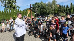 Rzeszów: Święcenie hulajnóg w parafii Matki Bożej Śnieżnej