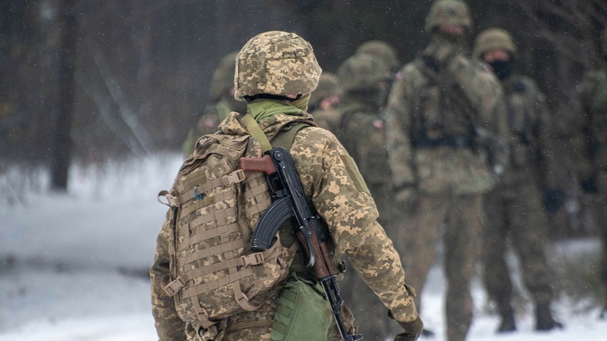 Szkolenie ?o?nierzy z Ukrainy na poligonie w W?drzynie
Fot. NewsLubuski/East News, Wedrzyn, 07.12.2023. Szkolenie zolnierzy z Ukrainy prowadzone w centrum treningowym Combined Arms Training Command (CAT-C) na poligonie wojskowym w Wedrzynie. Instruktorzy szkola ich w ramach unijnej misji wojskowego wsparcia Ukrainy.
NewsLubuski