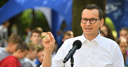 Kiedy 800 plus? Dodatkowe przelewy dopiero za kilka miesięcy