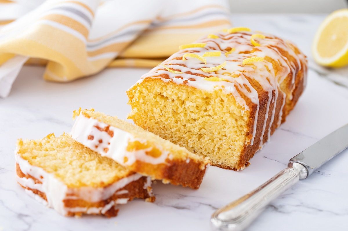 Quick and easy lemon cake.