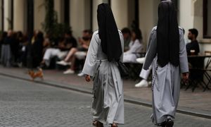 "Wola przełożonych jest wolą Boga". Mówi o traumie po zakonie