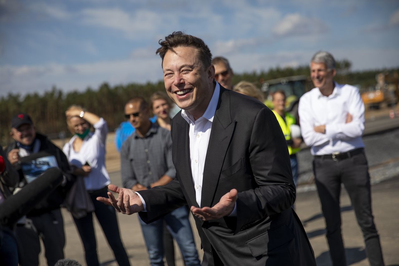 FUERSTENWALDE, GERMANY - SEPTEMBER 03: Tesla head Elon Musk talks to the press as he arrives to to have a look at the construction site of the new Tesla Gigafactory near Berlin on September 03, 2020 near Gruenheide, Germany. Musk is currently in Germany where he met with vaccine maker CureVac on Tuesday, with which Tesla has a cooperation to build devices for producing RNA vaccines, as well as German Economy Minister Peter Altmaier yesterday. (Photo by Maja Hitij/Getty Images)