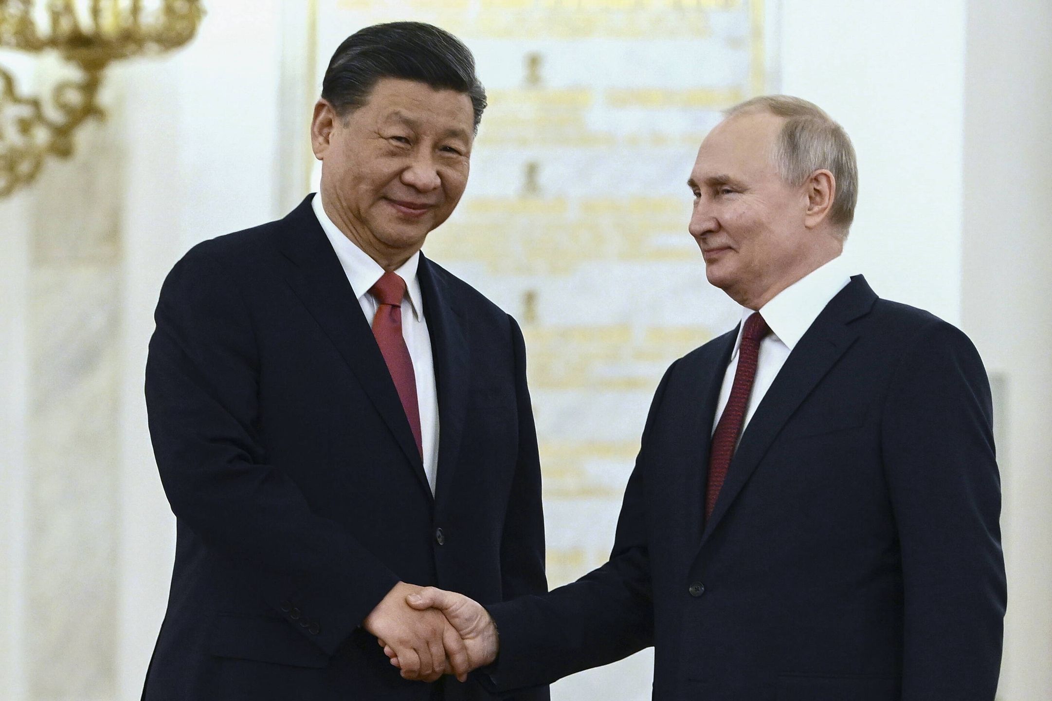 Chinese President Xi Jinping visits Moscow
epa10535018 Chinese President Xi Jinping (L) shakes hands with Russian President Vladimir Putin (R) during a welcome ceremony before the Russia - China talks in narrow format at the Kremlin in Moscow, Russia, 21 March 2023. Chinese President Xi Jinping arrived in Moscow on a three-day visit, from March 20 to 22, according to Russian and Chinese state agencies. Xi Jinping visits Russia on improving joint partnerships and developing key areas of Russian-Chinese economic cooperation.  EPA/ALEXEY MAYSHEV / SPUTNIK / KREMLIN POOL MANDATORY CREDIT 
Dostawca: PAP/EPA.
ALEXEY MAYSHEV / SPUTNIK / KREMLIN POOL