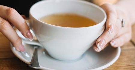 Dodaj do wody, wypij przed posiłkiem. Niepozorny, a wymiata cholesterol