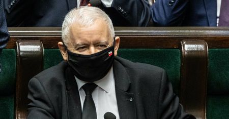 PiS odrabia straty, Hołownia z największym spadkiem. Jest nowy sondaż