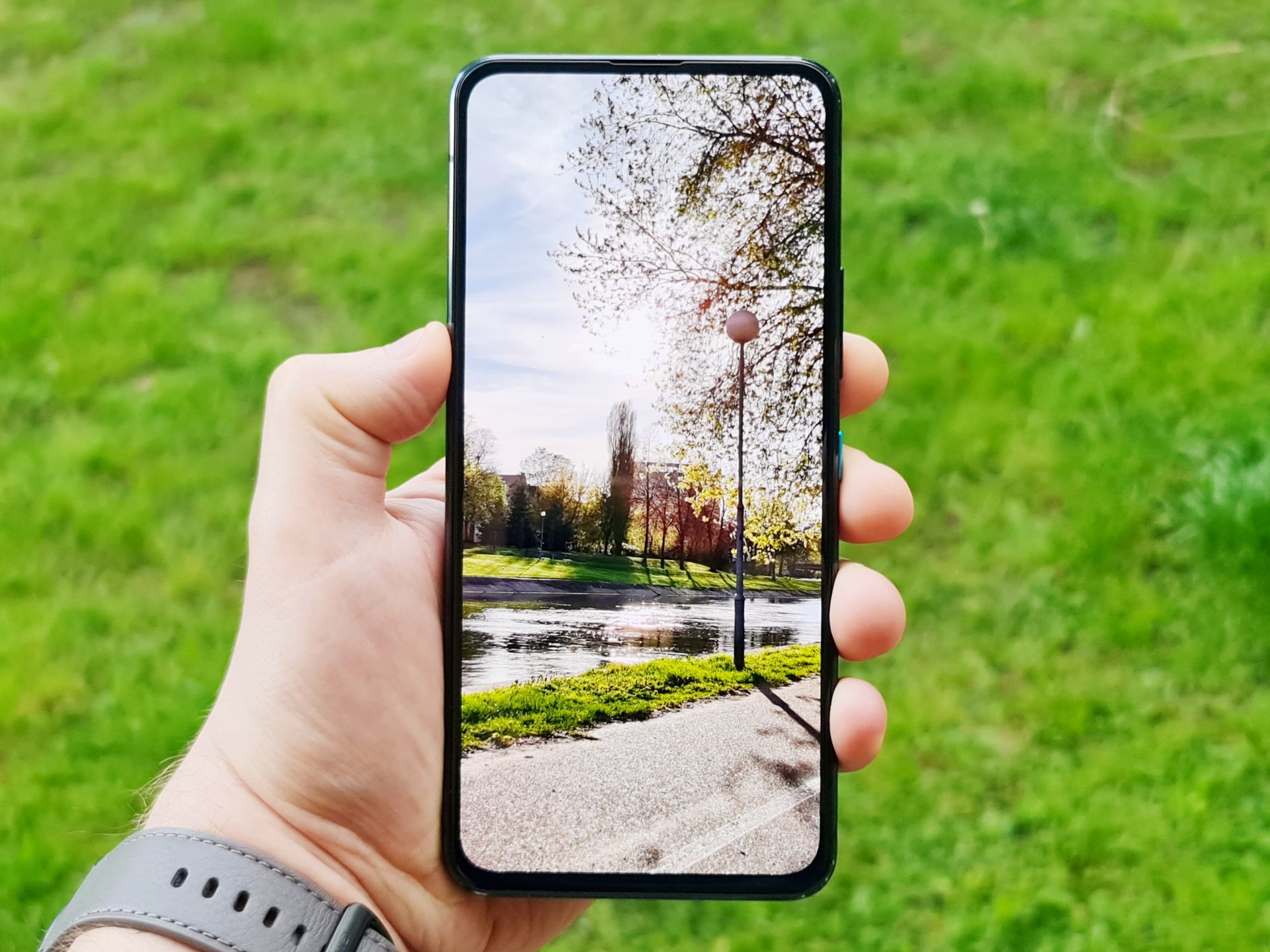 Smartfon inny niż (prawie) wszystkie. ASUS Zenfone 8 Flip: test 102