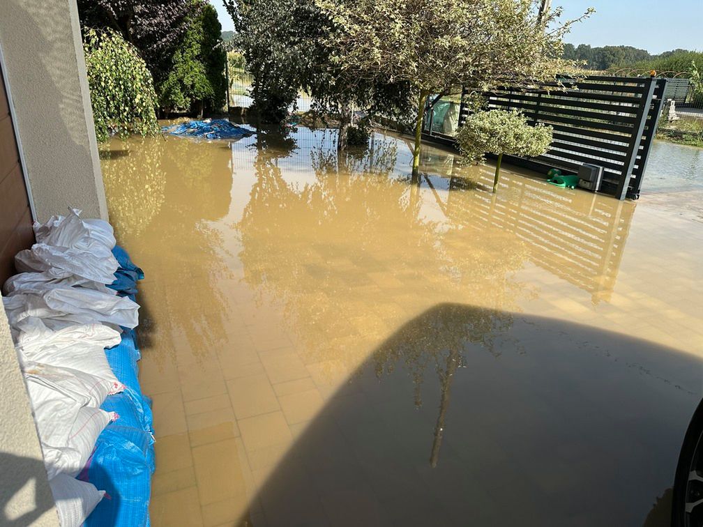 Przed domem Ireneusza Szafrańca po powodzi