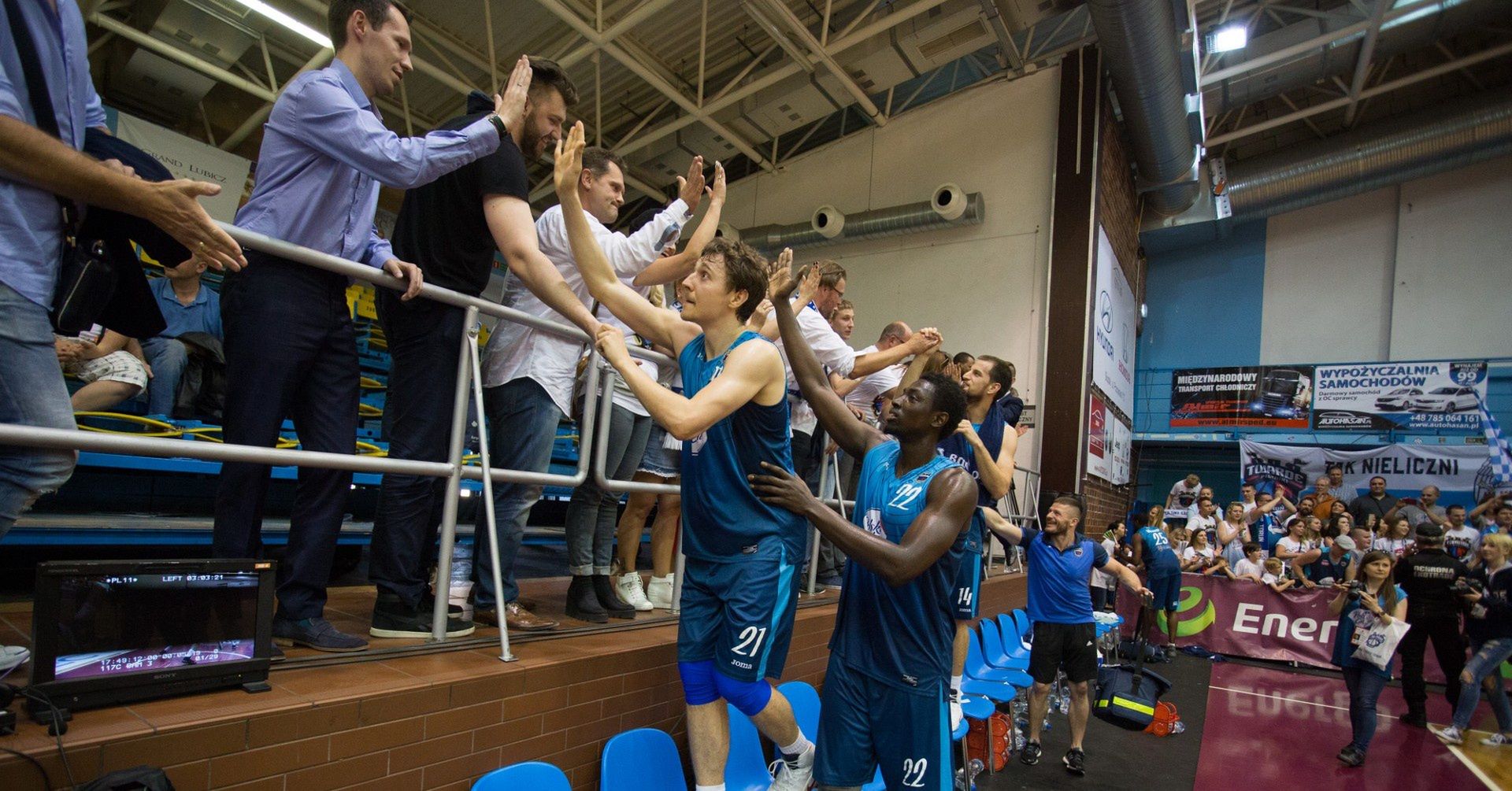 SLUPSK 23 05 2017 HALA GRYFIAMECZ POLSKIEJ LIGI KOSZYKOWKI ENERGA CZARNI SLUPSK POLSKI CUKIER TORUN TRZECI MECZ POLFINALOWY FAZY PLAY OFFNA ZDJECIUBARTOSZ DIDUSZKO CHEIKH MBODJ FOT LUKASZ CAPAR POLSKA PRESS
