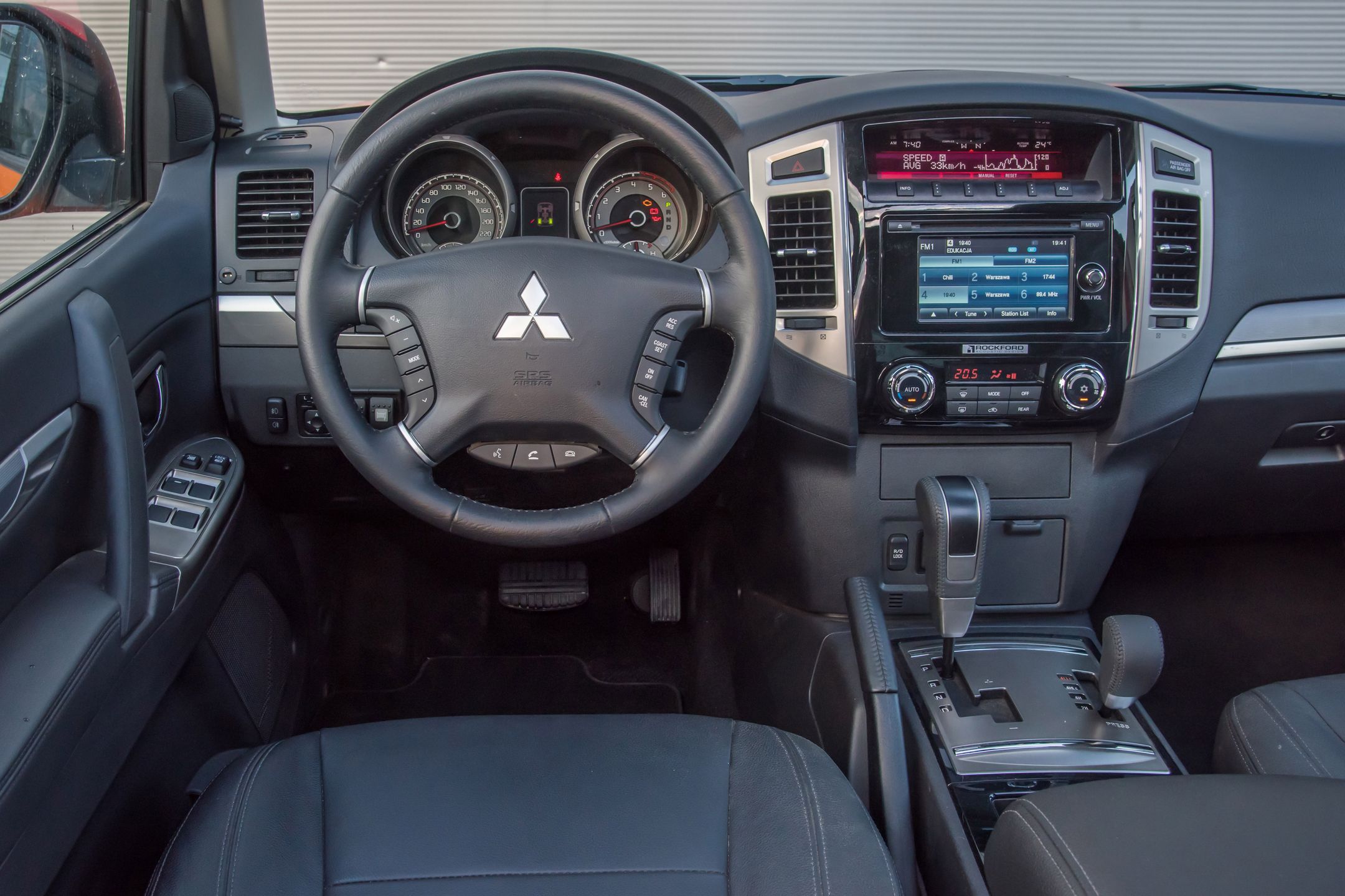 Mitsubishi Pajero V80
