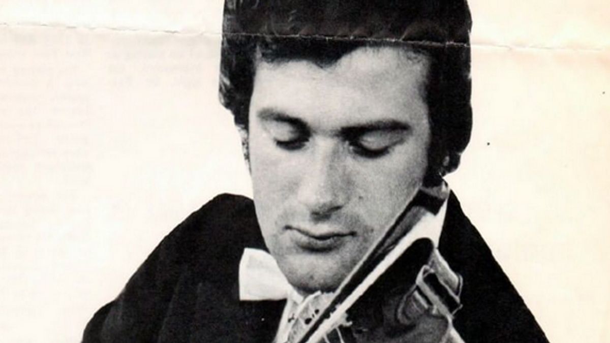 Regis Pasquier ze skrzypcami "Leonardo da Vinci"