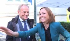 Reporterka Polsatu przeszkodziła TVP w nagraniu wypowiedzi Tuska? Bawołek: operator chciał "ukraść materiał"