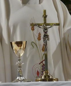 Ksiądz ukarany przez kurię. Domagał się pieniędzy za pogrzeb