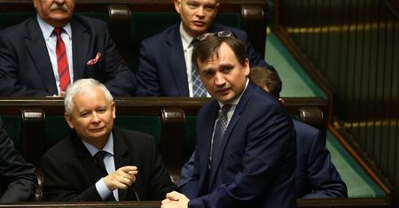 Posłowie chcą osobistego nadzoru Zbigniewa Ziobro nad śledztwem ws. zakupu respiratorów