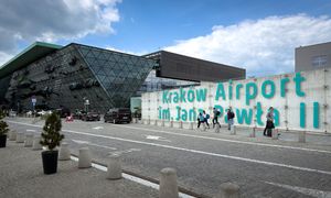 Wypatrzył go pilot. Nietypowy obiekt nad Balicami. Sprawę bada policja