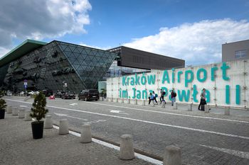Wypatrzył go pilot. Nietypowy obiekt nad Balicami. Sprawę bada policja