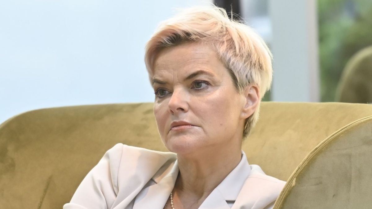 Monika Richardson broni emigrantów