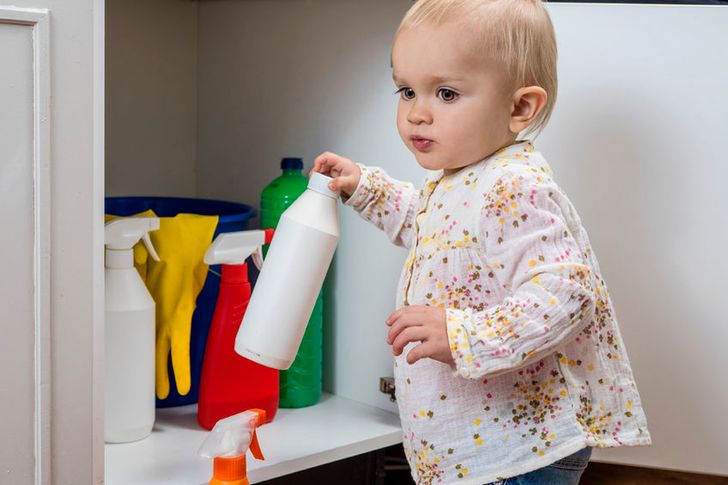 Co zrobić, gdy dziecko połknie detergent?