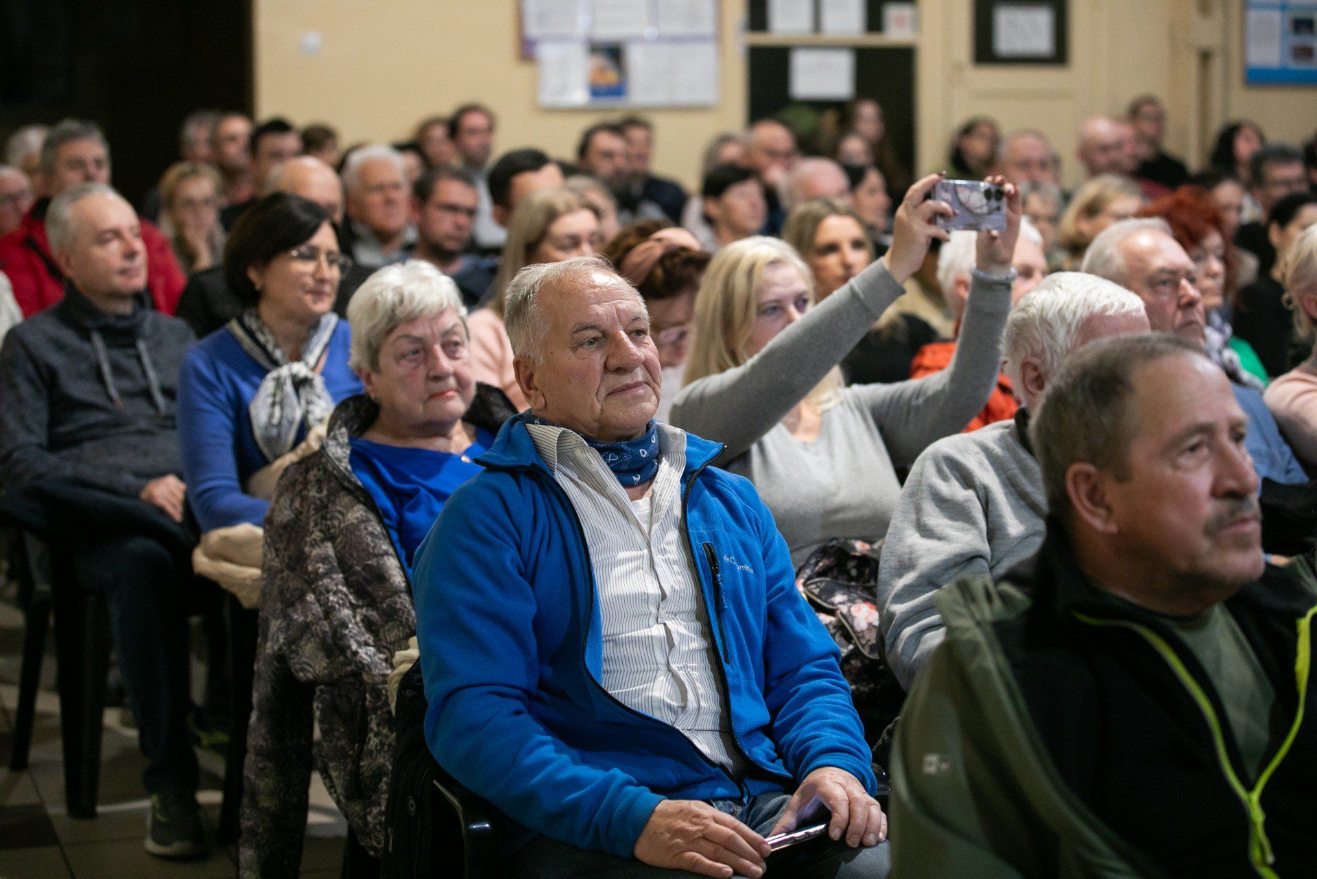 Film &#34;W karbidowym pyle. Smukała 1941-1943&#34; upamiętnia ofiary obozu przesiedleńczego. W czasie okupacji więziono tam około 4000 osób, z czego około 400 zmarło - w większości dzieci.