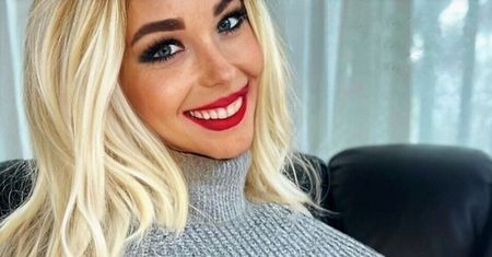 Ma biust o rozmiarze 32T. Pasażerowie samolotu złożyli na nią skargę