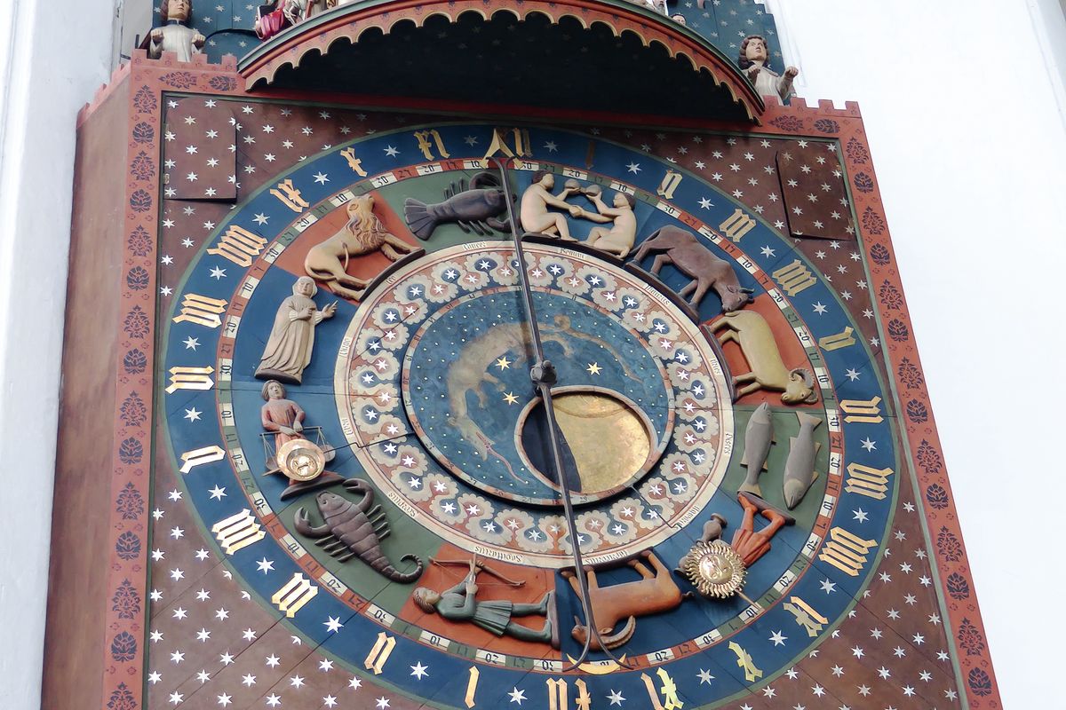 Zegar astronomiczny - jeden z najstarszych tego typu zabytków - można zobaczyć z bliska w bazylice Mariackiej w Gdańsku