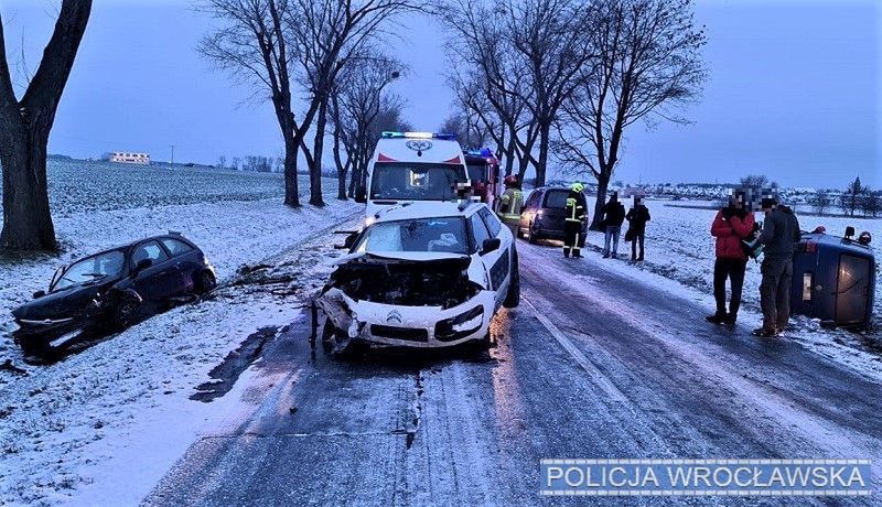 Wrocław. Dwa poważne wypadki. Policja apeluje o ostrożność
