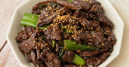 Na obiad robię wołowinę po mongolsku. Tak pysznej nie podają nawet w restauracji