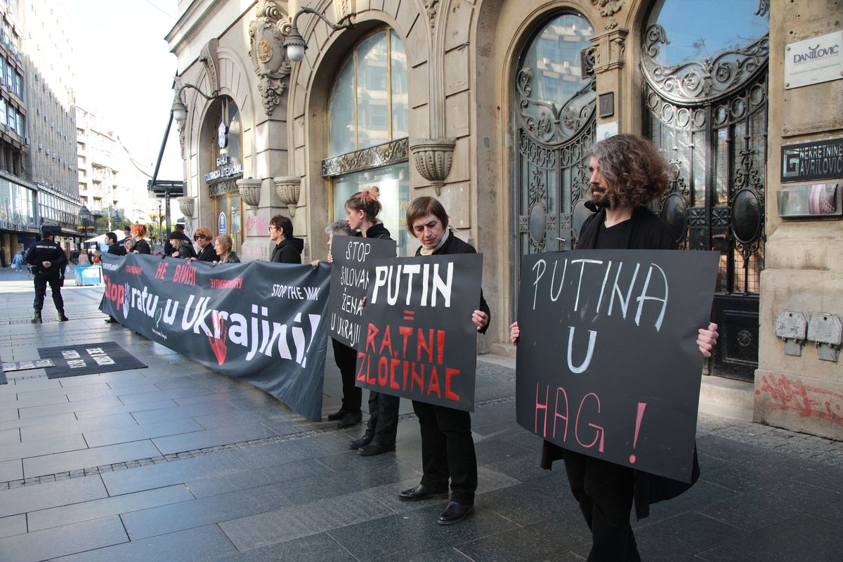 Protest przeciwko rosyjskiej inwazji na Ukrainę. Belgrad, 2022 r. 